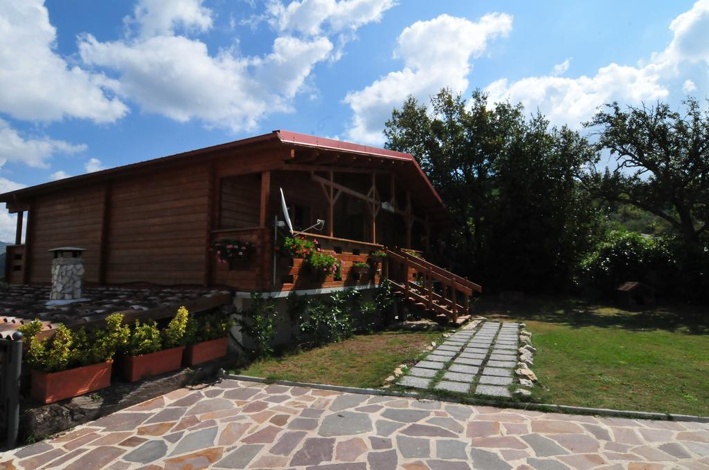 Chalet Dei Parchi Panzió Saracinesco Kültér fotó