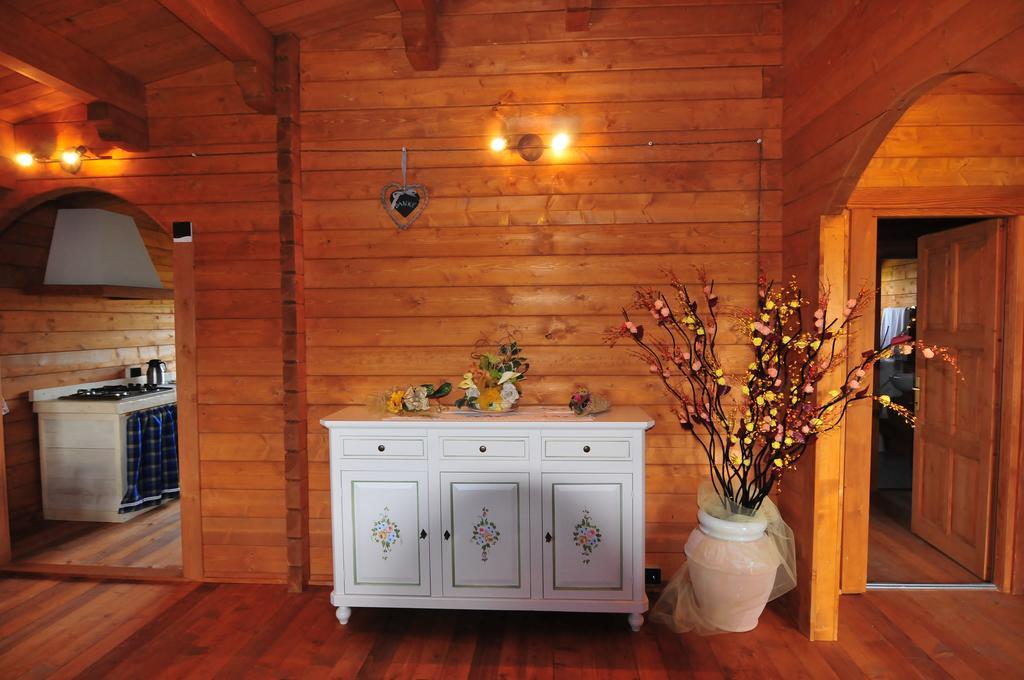 Chalet Dei Parchi Panzió Saracinesco Kültér fotó