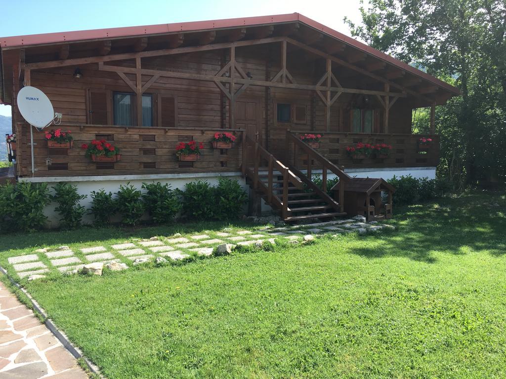Chalet Dei Parchi Panzió Saracinesco Kültér fotó